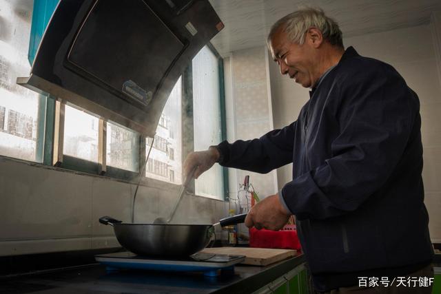杨芊羽演绎黑色完美女性 新剧搭上喜剧风:星空真人(图3) 星空真人集团官网