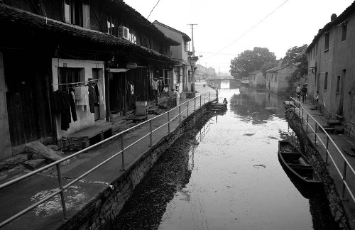 杨芊羽演绎黑色完美女性 新剧搭上喜剧风:星空真人(图2) 星空真人集团官网